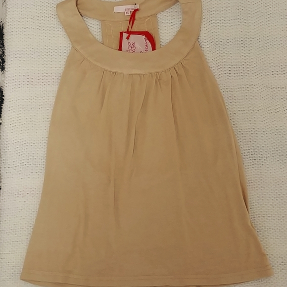 Tops - Picture 1 of 2